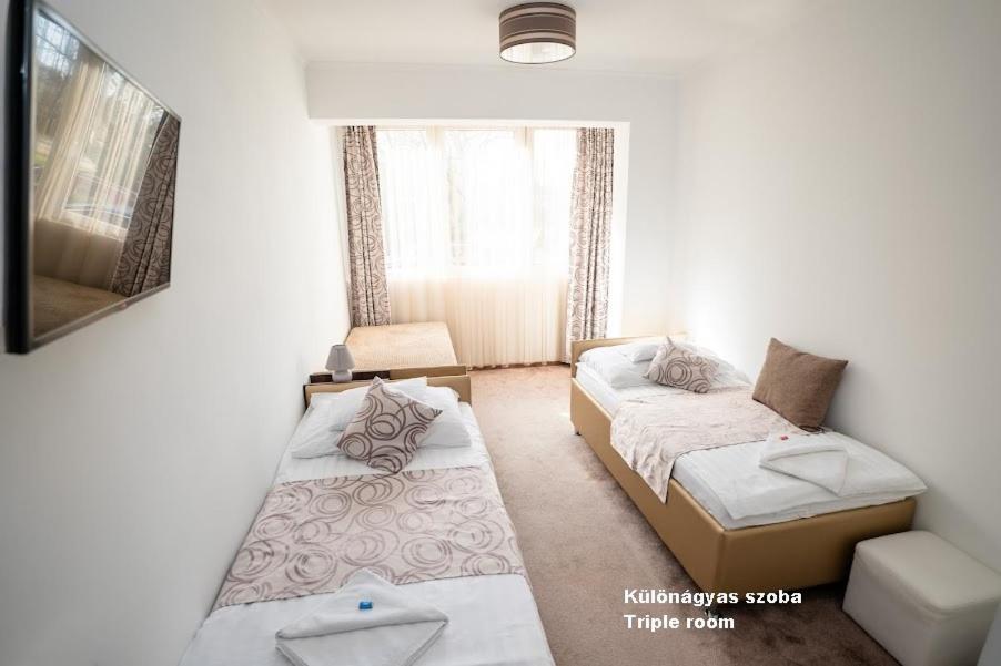 Hotel Irisz นีเรกฮาซา ภายนอก รูปภาพ